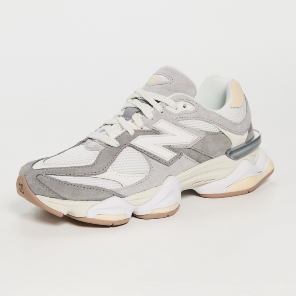 New Balance Women's Gray and Cream 9060 Sneakers size 6.5/8